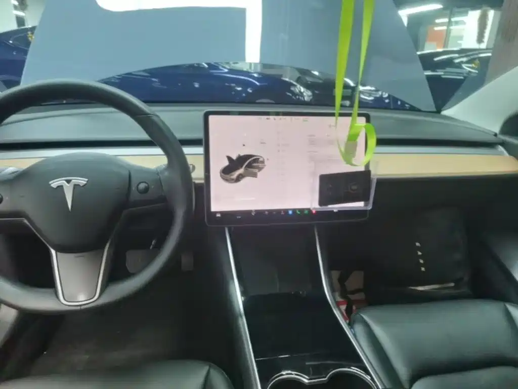 Tesla Model 3 — миниатюра 13