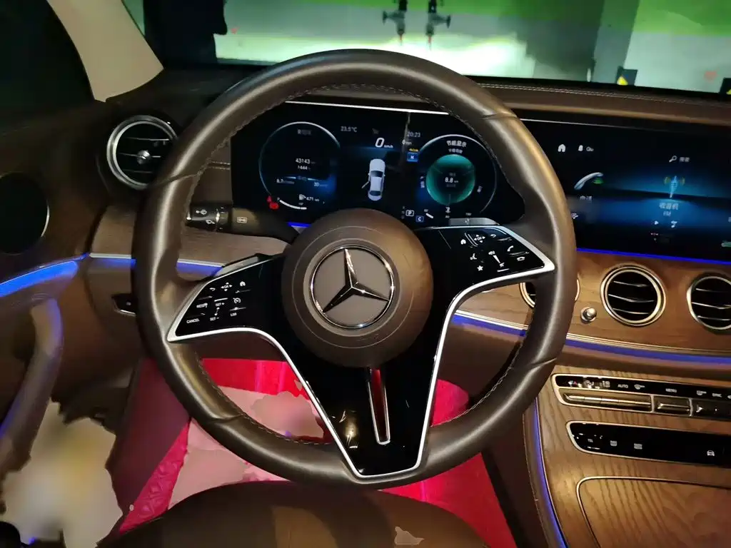 Mercedes-Benz E-Class — миниатюра 3