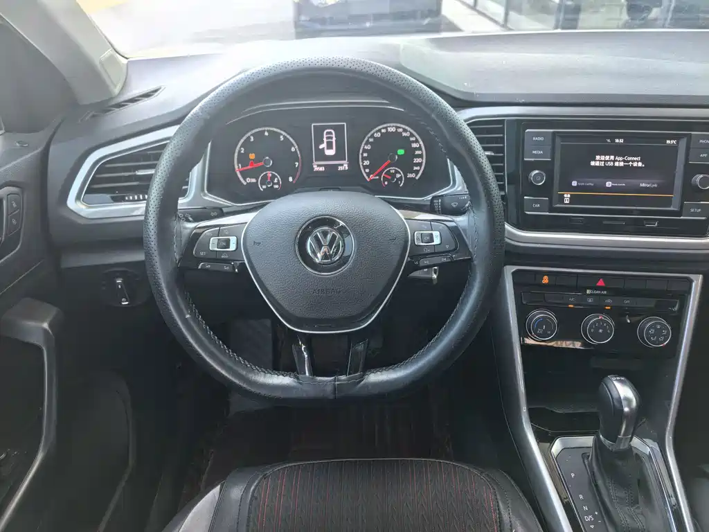 Volkswagen T-Roc — миниатюра 9