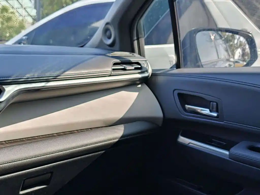 Toyota Granvia — миниатюра 45