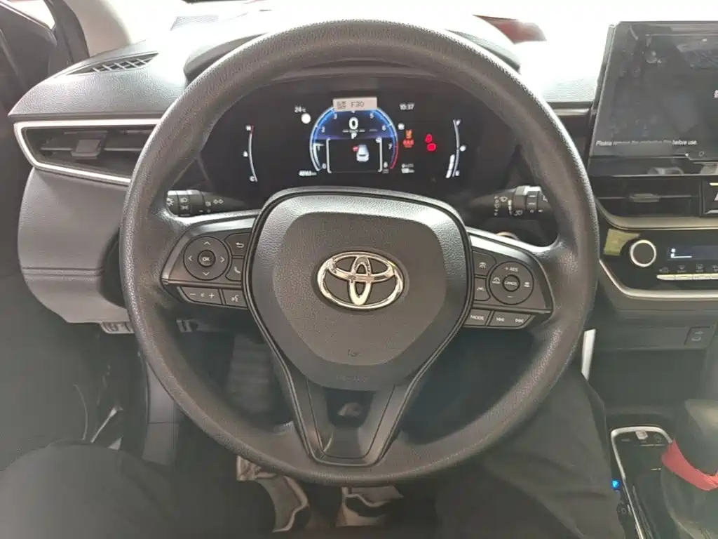 Toyota Corolla Cross — миниатюра 11