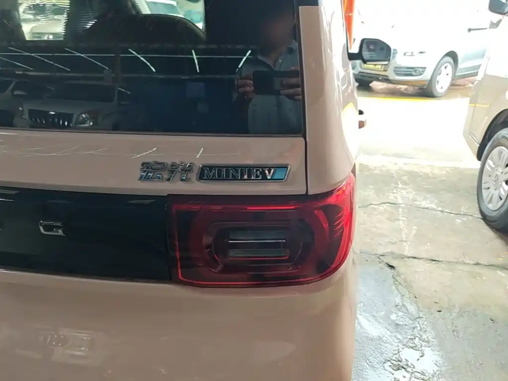 Wuling MINIEV — миниатюра 8