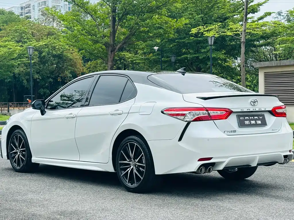 Toyota Camry — миниатюра 4
