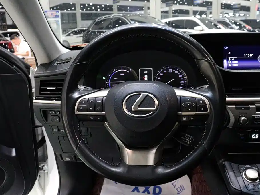 Lexus ES — миниатюра 14