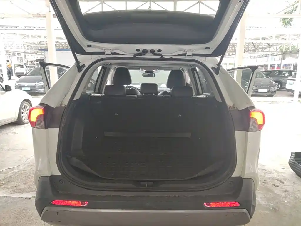 Toyota RAV4 — миниатюра 19