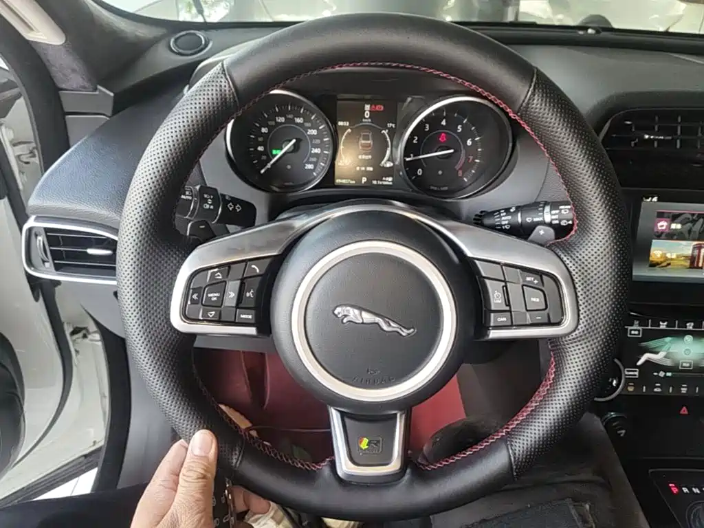 Jaguar F-PACE — миниатюра 11