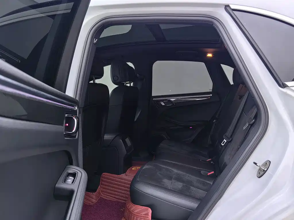 Porsche Macan — миниатюра 7