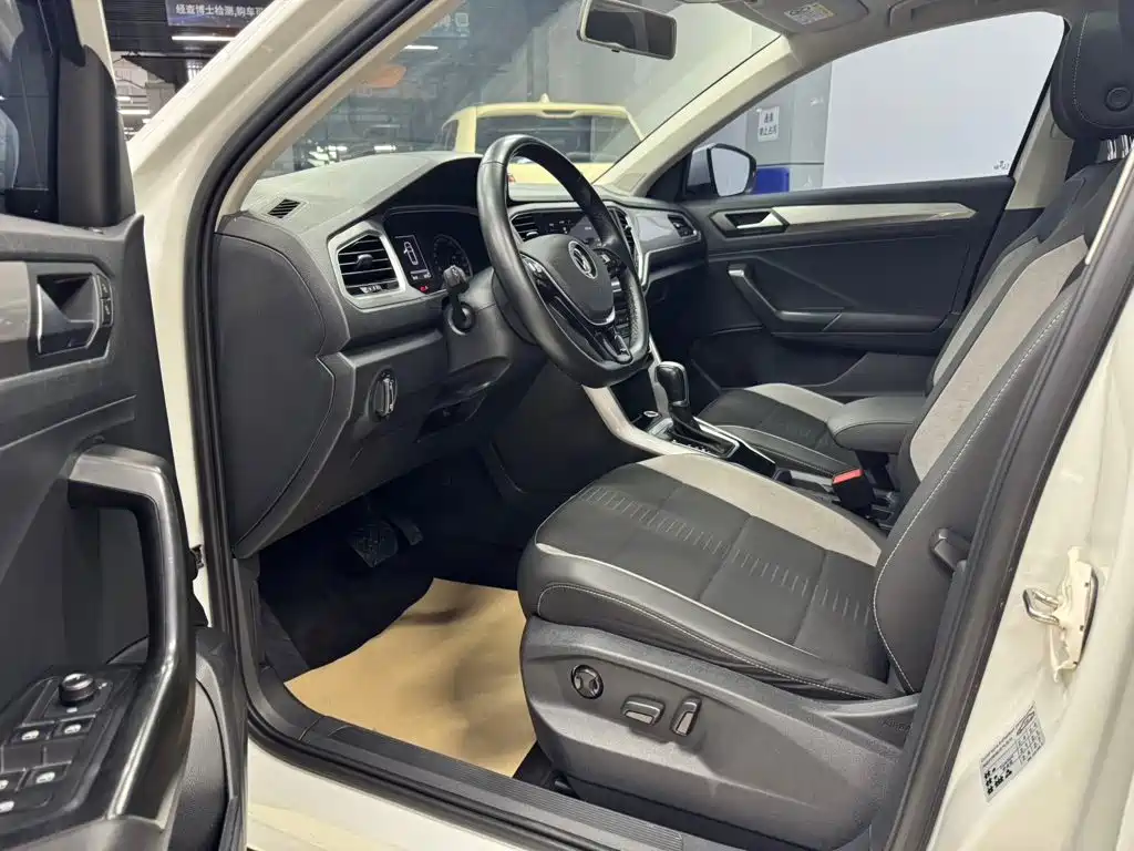 Volkswagen T-Roc — миниатюра 7