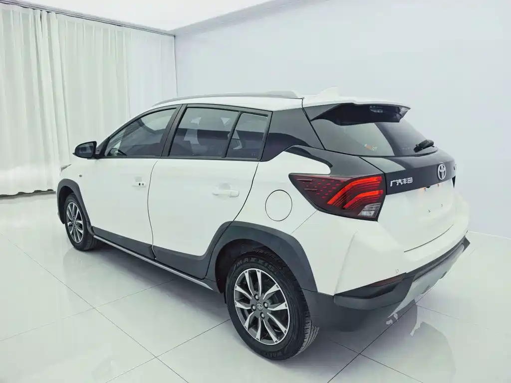 Toyota Yaris L — миниатюра 5