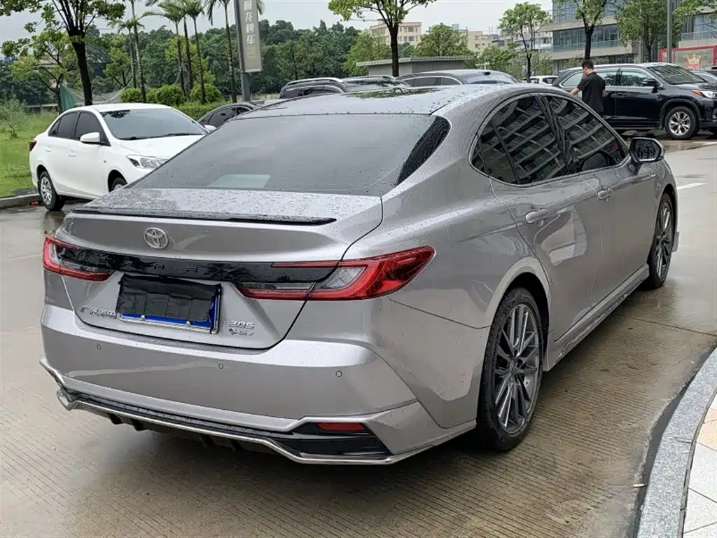Toyota Camry — миниатюра 8