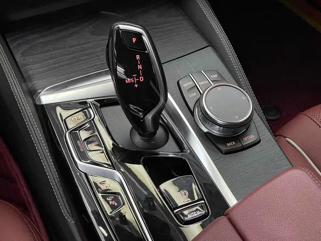 BMW 5 Series New Energy — миниатюра 11