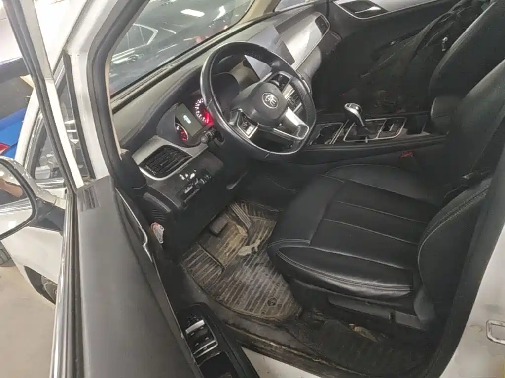 BYD MAX — миниатюра 15