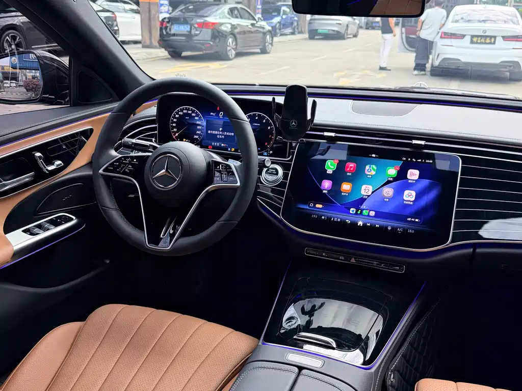 Mercedes-Benz E-Class — миниатюра 6