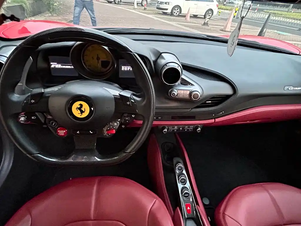 Ferrari F8 — миниатюра 8