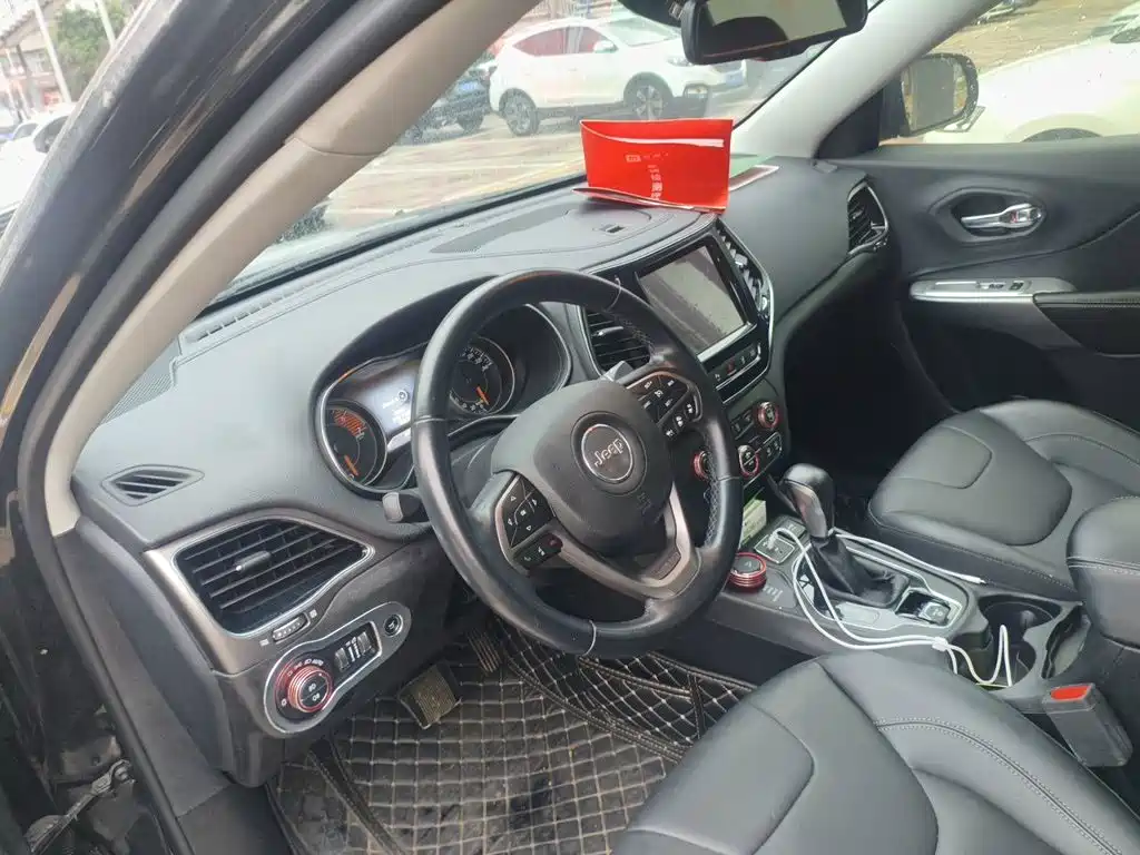 Jeep Cherokee — миниатюра 10
