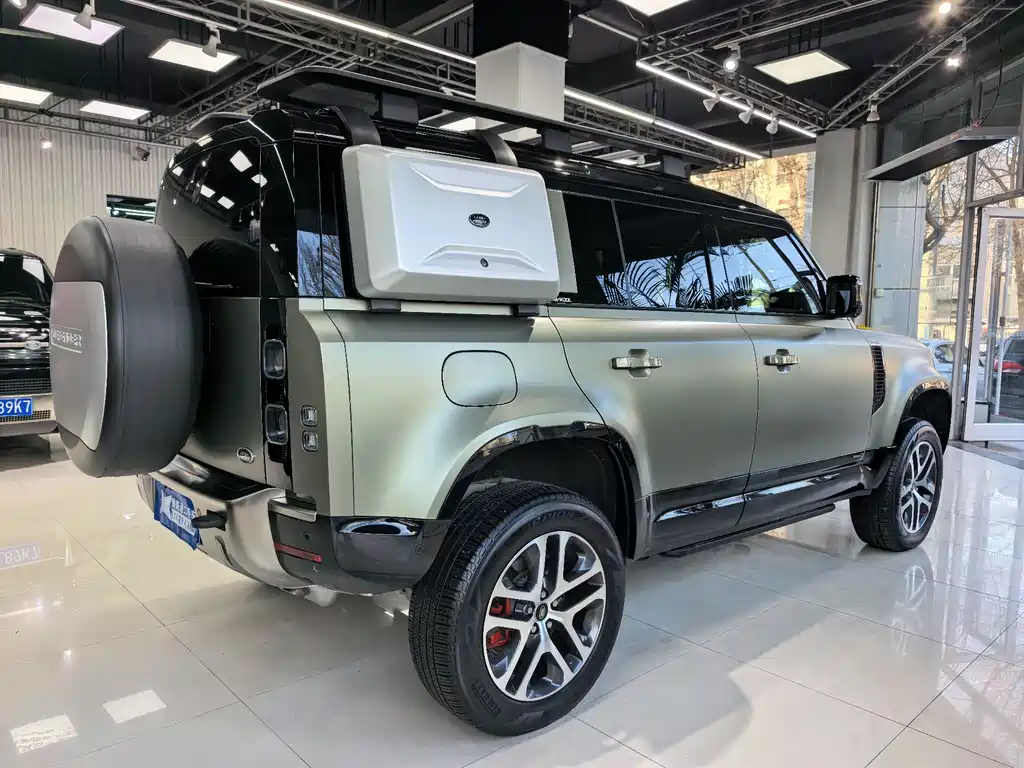 LAND ROVER DEFENDER