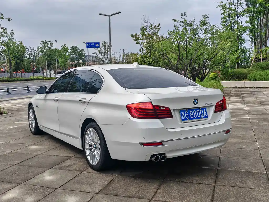 BMW 5 Series — миниатюра 4
