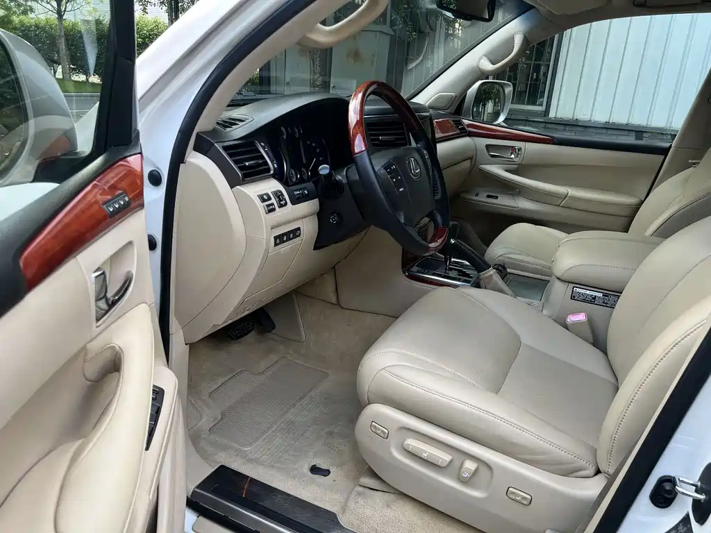 Lexus LX — миниатюра 8