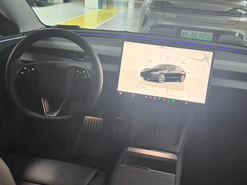 Tesla Model 3 — миниатюра 9