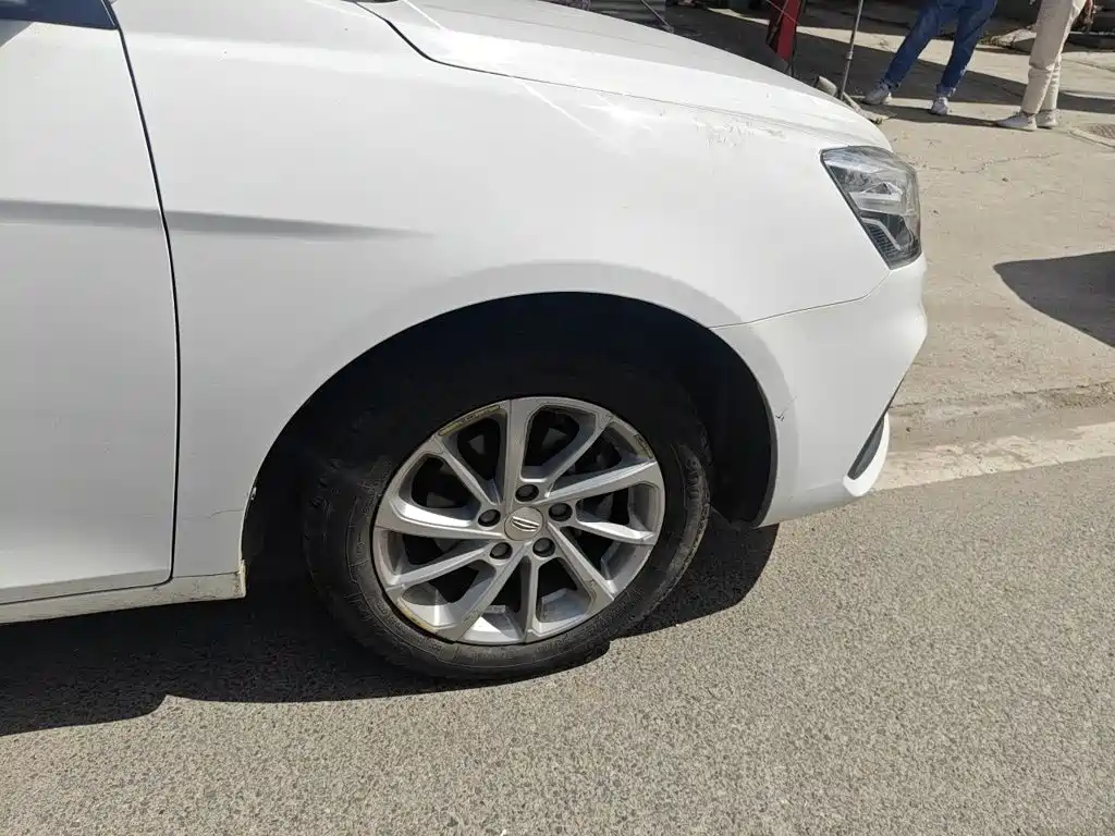 Geely Emgrand — миниатюра 8