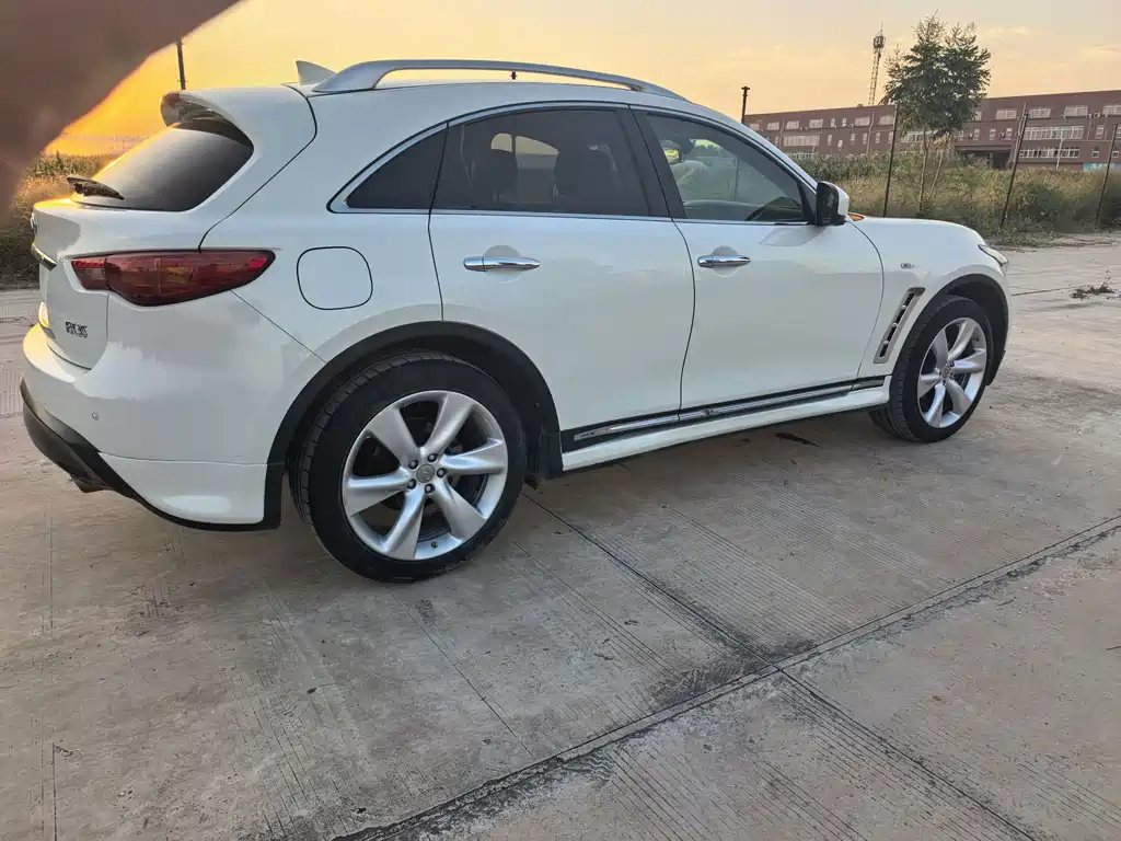 Infiniti FX — миниатюра 4