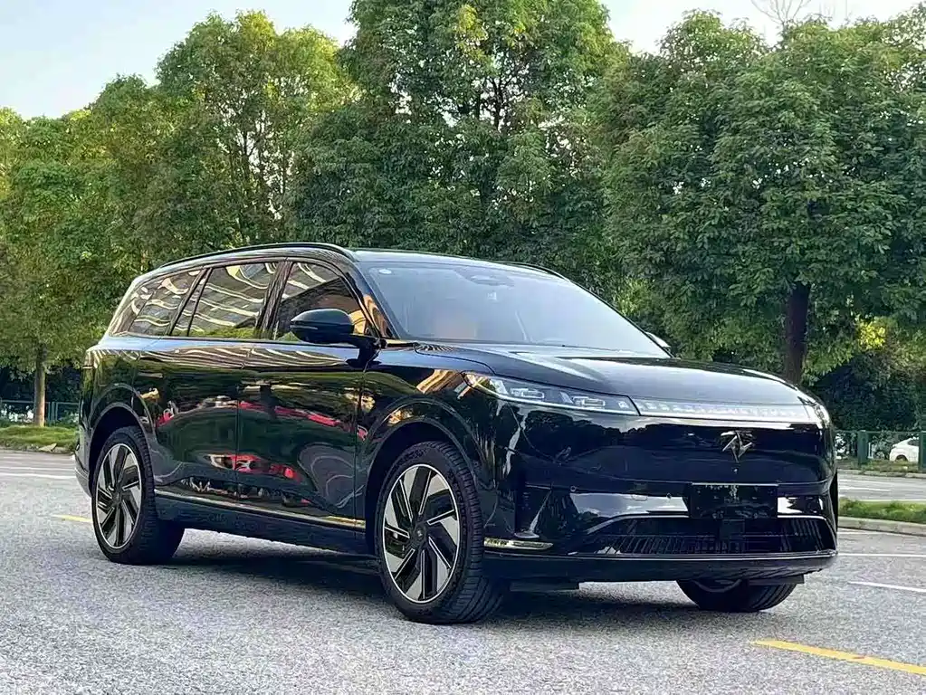 Dongfeng eπ008 2024 636Max Electric 6 мест
