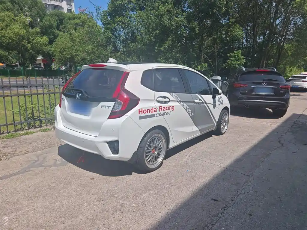 Honda Fit — миниатюра 6