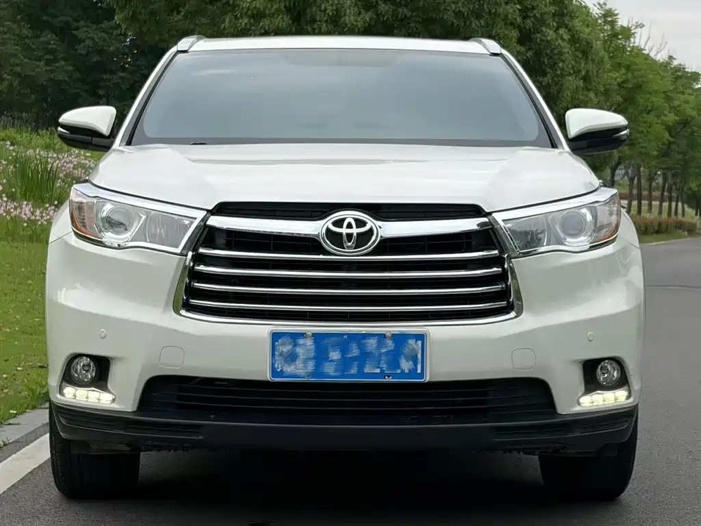 Toyota Highlander 2015 2.0T Luxury 7 мест