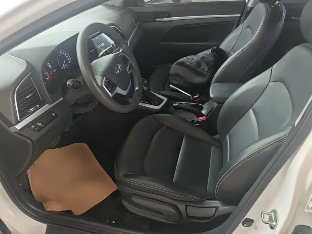 Hyundai Elantra — миниатюра 15