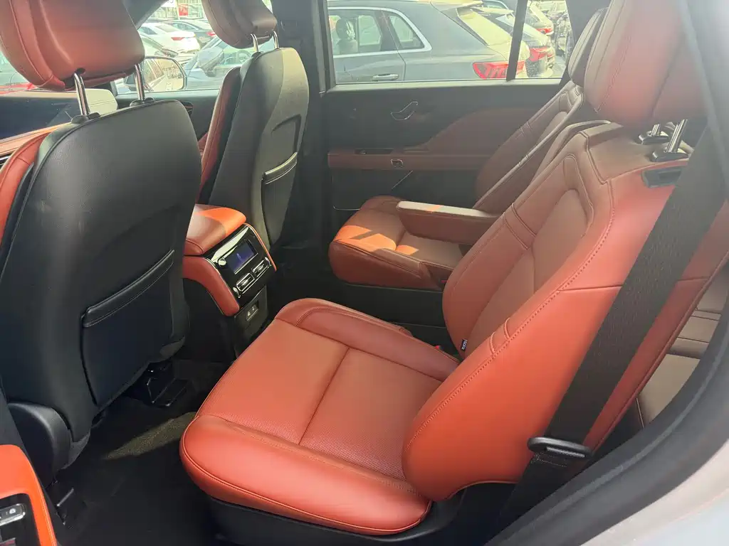 Lincoln Aviator 2024 3.0T V6 мест
