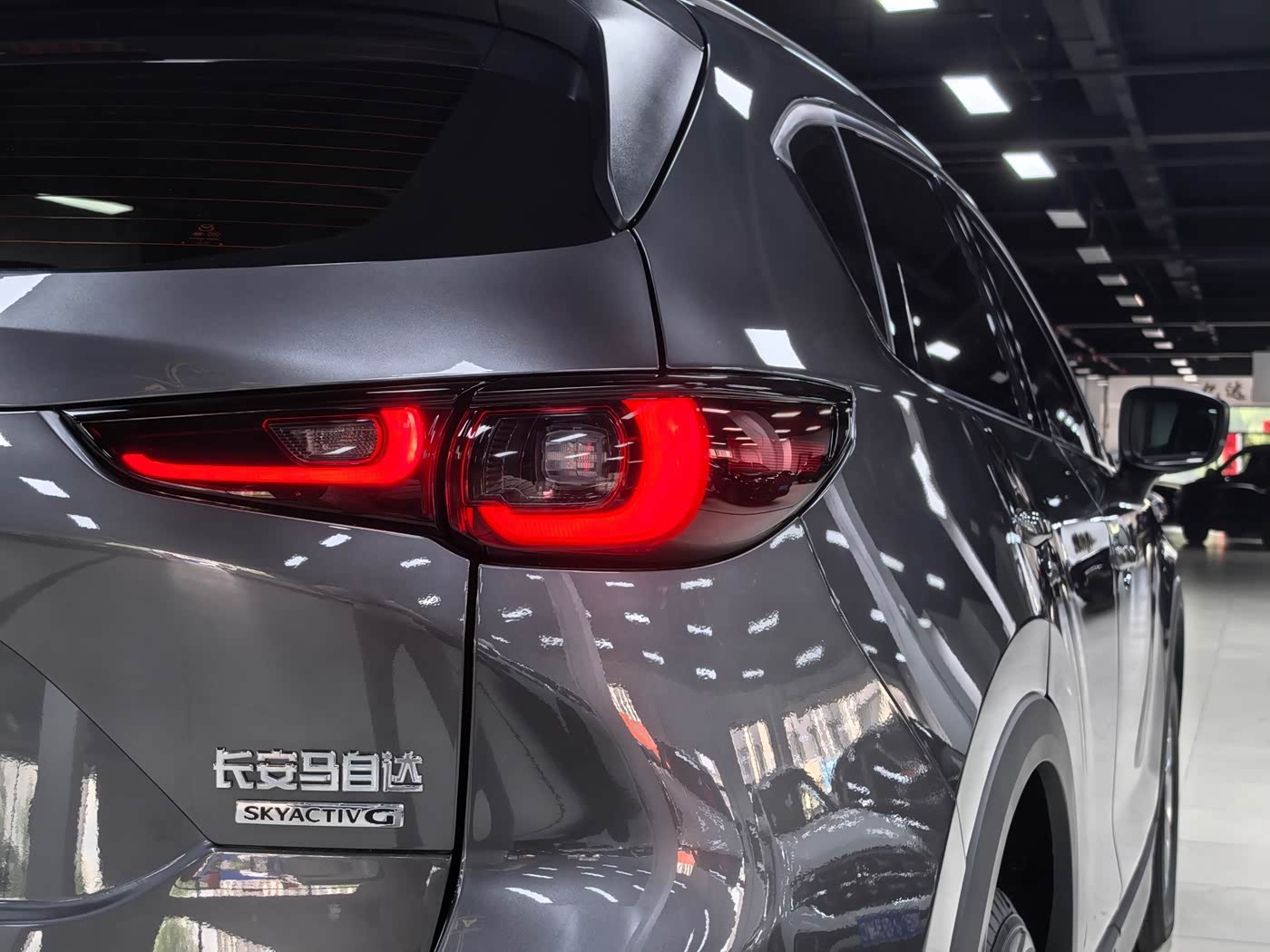 Mazda CX-5 2.0 л 2023 г. Серебристо-серый, пробег 5000 км
