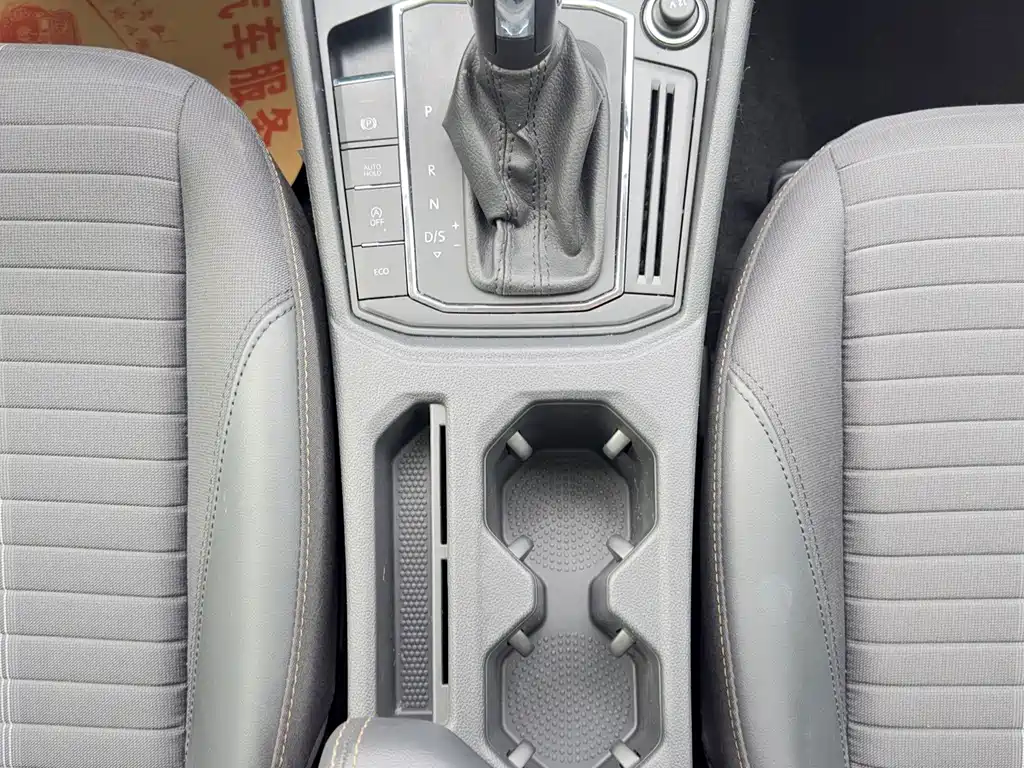 Volkswagen Lavida - фото 15