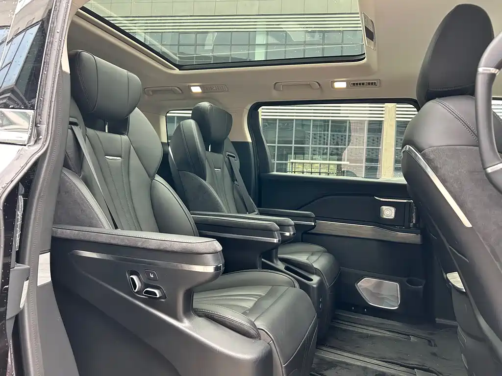 Hongqi HQ9 PHEV 2024 2.0T