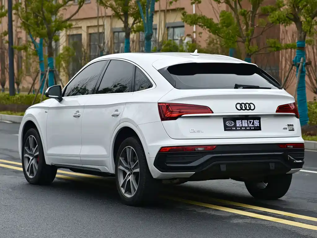 AUDI Q5L SPORTBACK