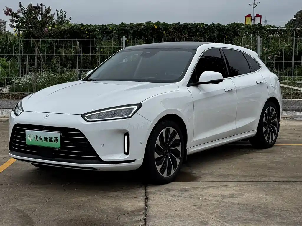 AITO Wenjie AITO M5