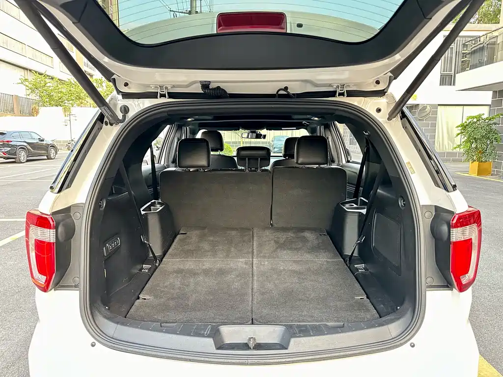 Ford Explorer (Import) — миниатюра 16