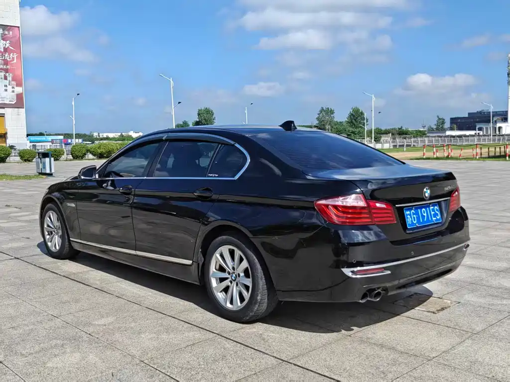 BMW 5 Series — миниатюра 9