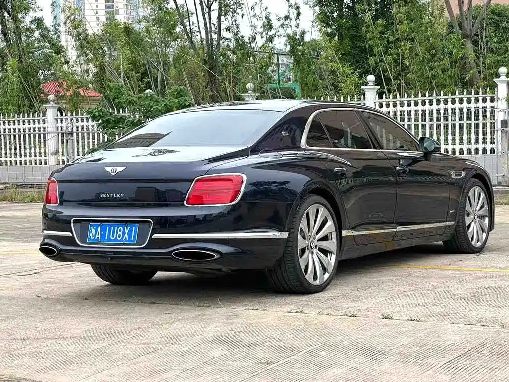 Bentley Flying Spur — миниатюра 7