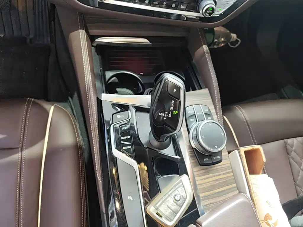 BMW 5 Series — миниатюра 14
