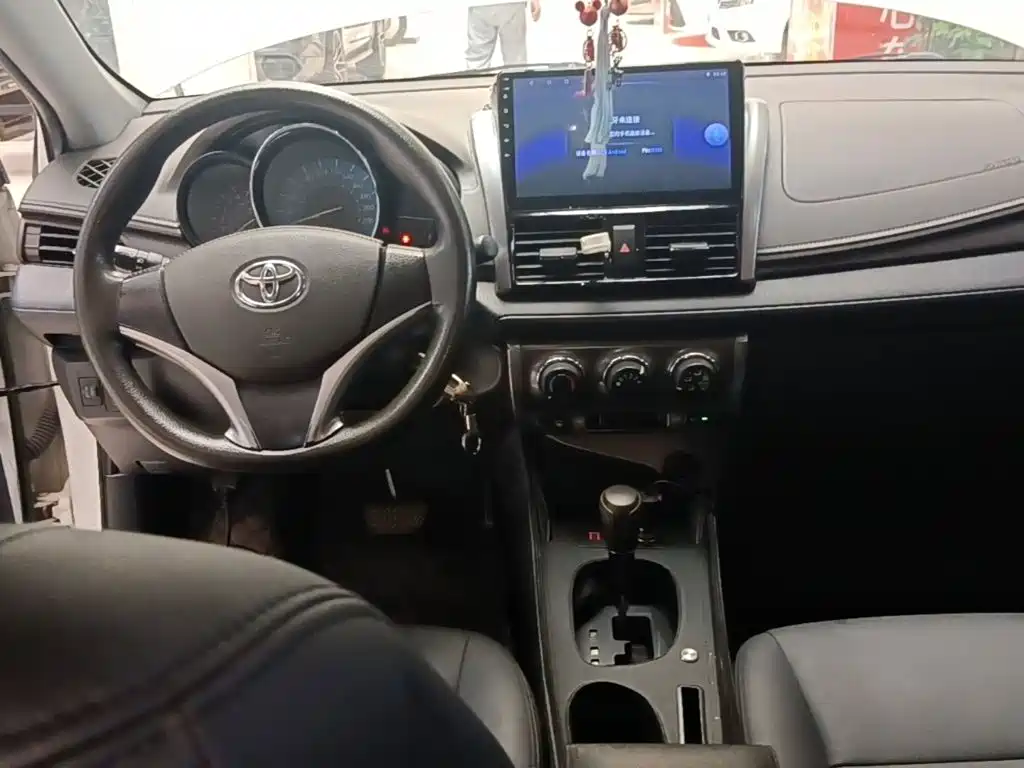 Toyota Yaris L — миниатюра 10
