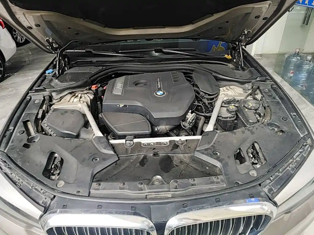 BMW 5 Series — миниатюра 20