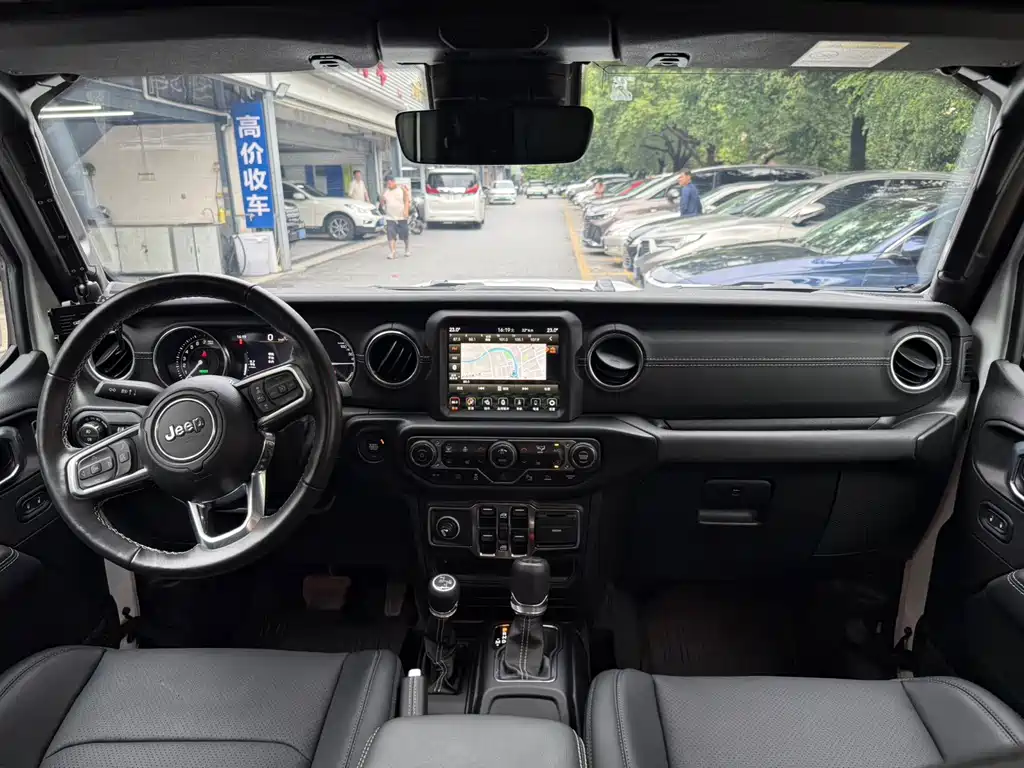 Jeep Wrangler PHEV — миниатюра 12