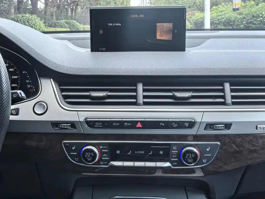 Audi Q7 — миниатюра 12