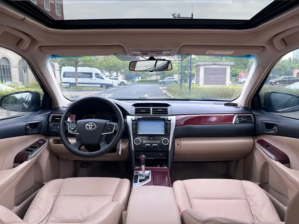 Toyota Camry — миниатюра 16