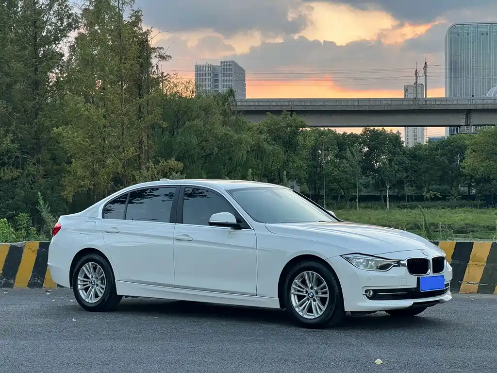 BMW 3 Series — миниатюра 6