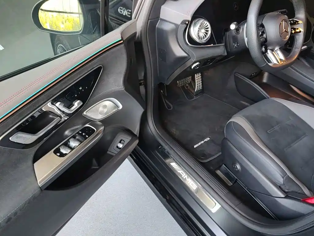 Mercedes-Benz EQE AMG — миниатюра 16