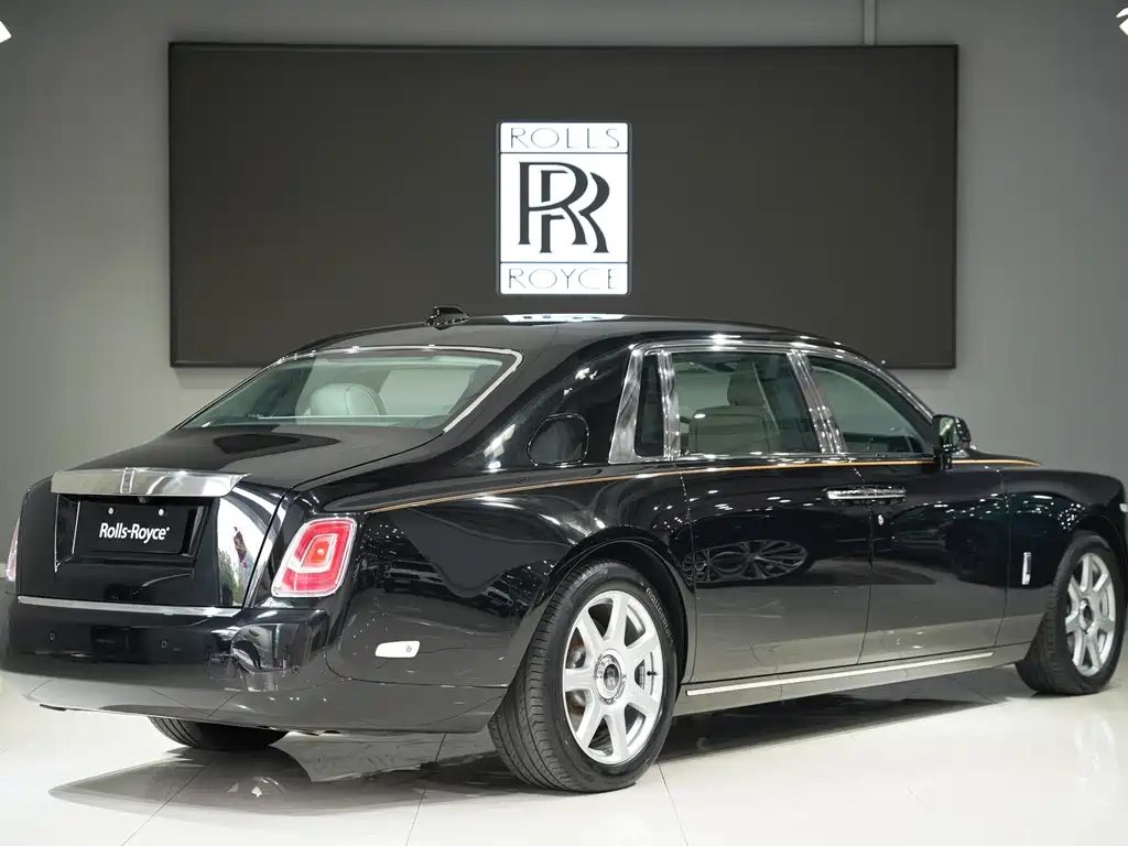 Rolls-Royce Phantom — миниатюра 5