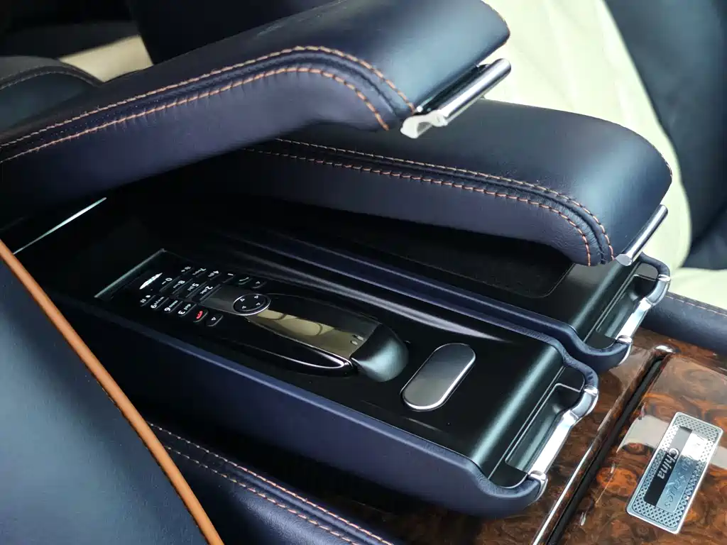 Bentley Flying Spur — миниатюра 14