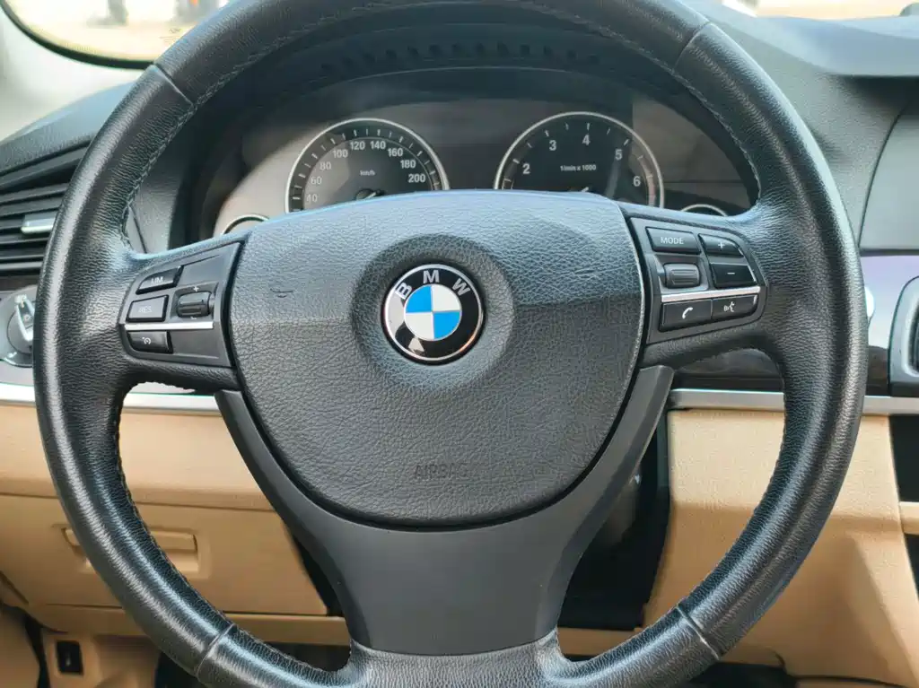 BMW 5 Series — миниатюра 17