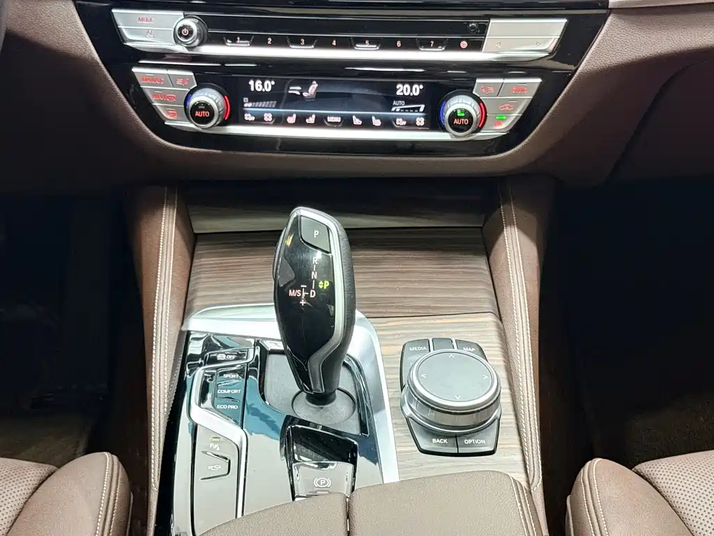 BMW 5 Series — миниатюра 15